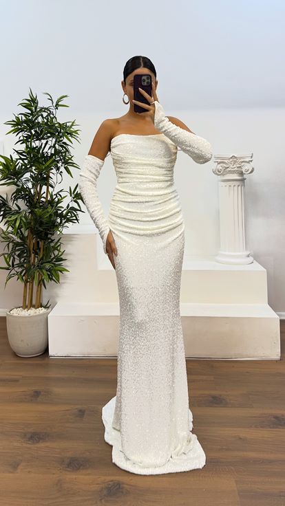 Abito da sera con paillettes senza spalline in osso