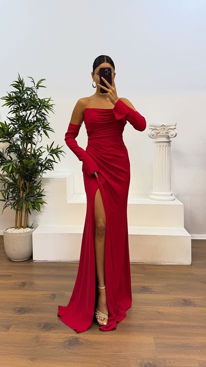 Robe de soirée rouge bustier drapée
