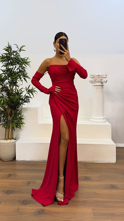 Robe de soirée rouge bustier drapée