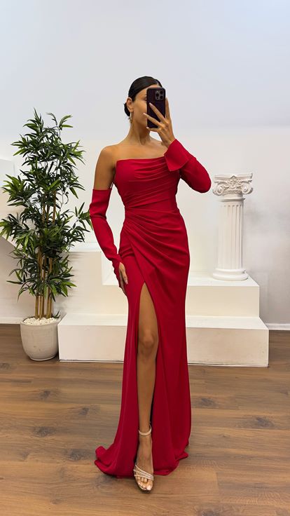 Robe de soirée rouge bustier drapée
