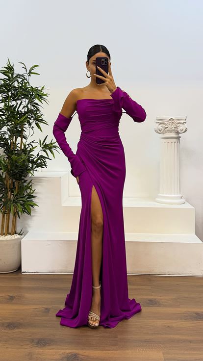 Robe de soirée fuchsia sans bretelles et drapée
