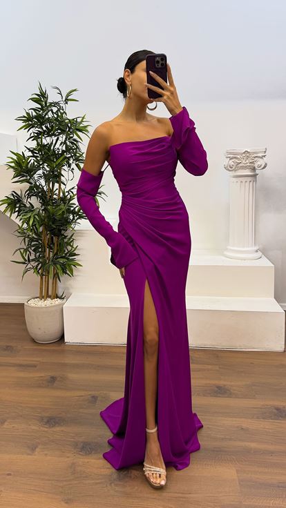 Robe de soirée fuchsia sans bretelles et drapée
