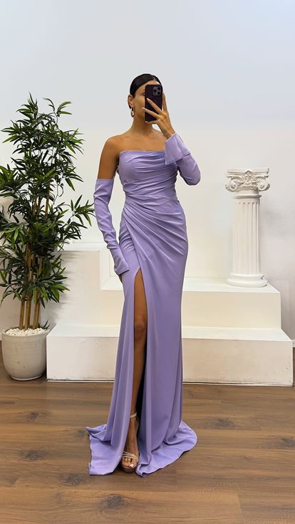 Robe de soirée lilas sans bretelles et drapée