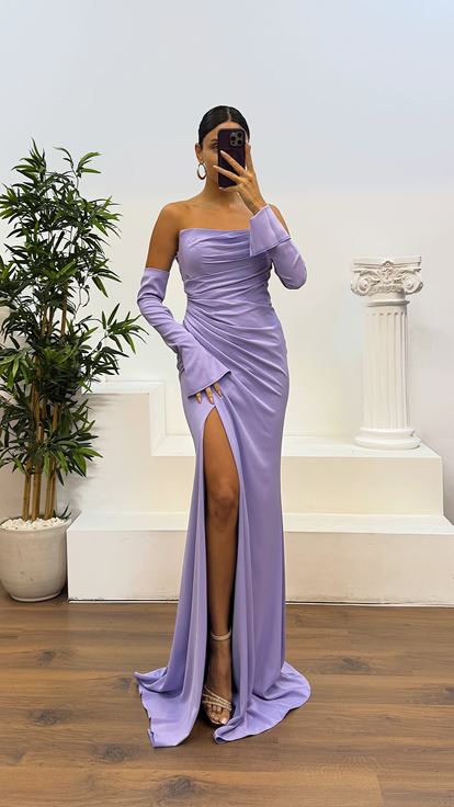 Robe de soirée lilas sans bretelles et drapée