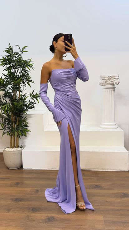 Robe de soirée lilas sans bretelles et drapée