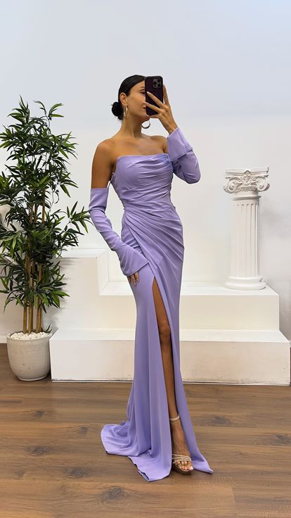 Robe de soirée lilas sans bretelles et drapée