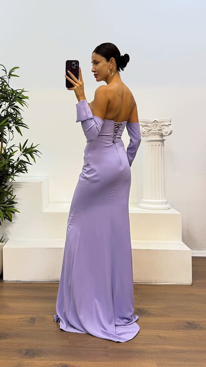 Robe de soirée lilas sans bretelles et drapée