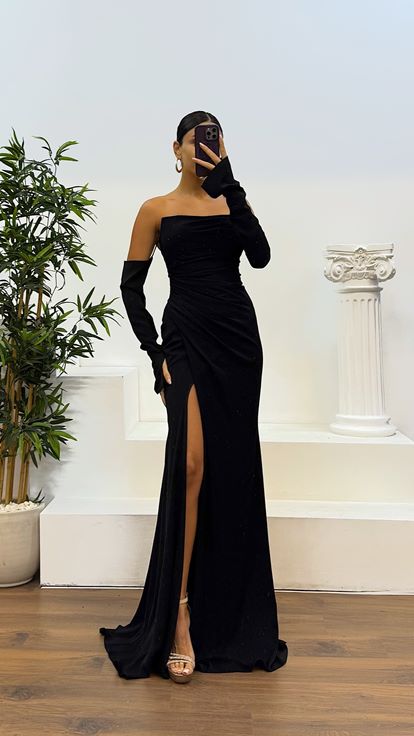 Robe de soirée noire bustier drapée
