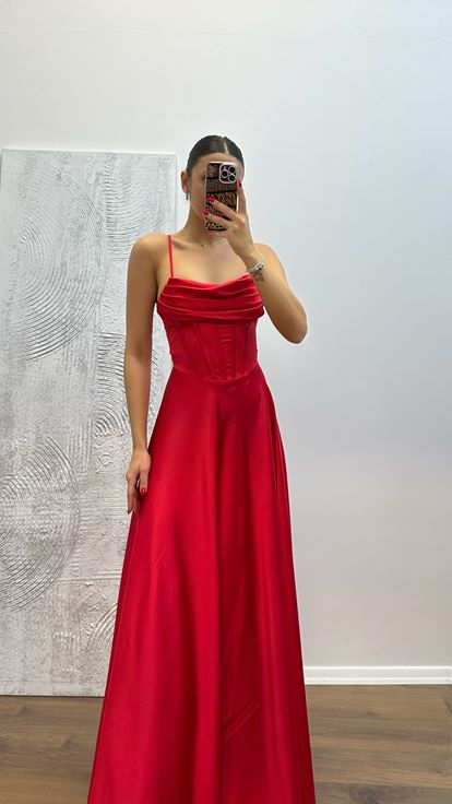 Kırmızı Sırt Detay Saten Abiye Elbise