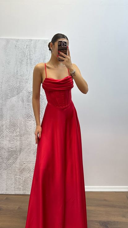 Kırmızı Sırt Detay Saten Abiye Elbise