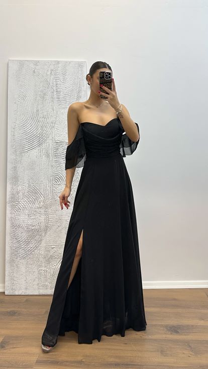 Schwarzes Chiffon-Abendkleid mit Drapierung auf der Brust