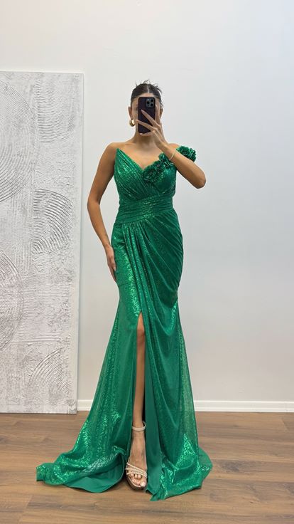 Vestido de noche con detalle de flores esmeralda