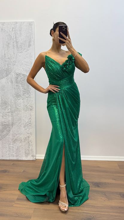 Vestido de noche con detalle de flores esmeralda