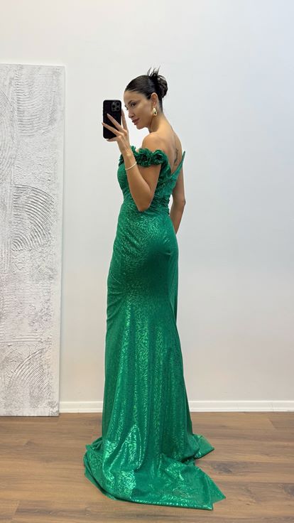 Vestido de noche con detalle de flores esmeralda