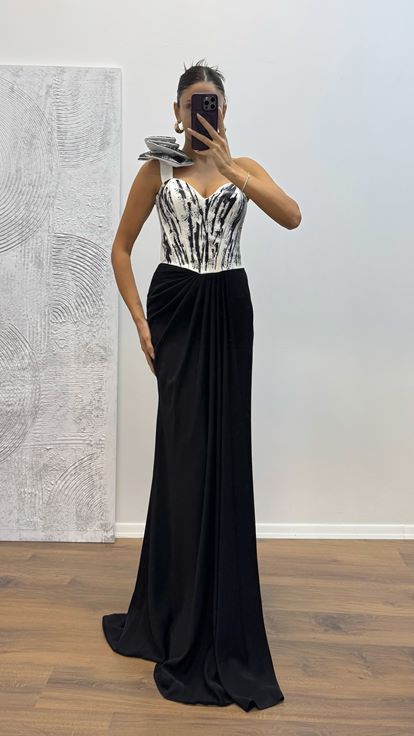 Abito da sera nero monospalla