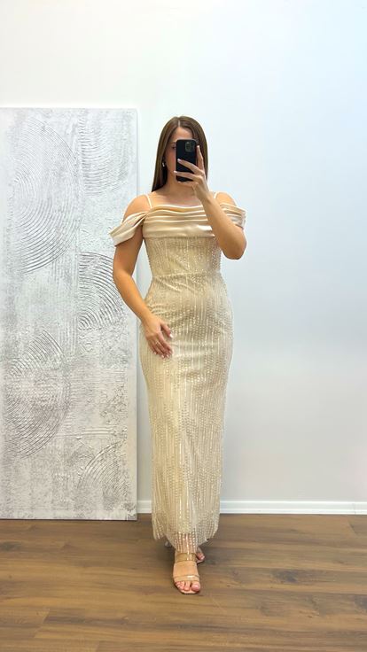 Abito da sera con spalline dorate e ricami