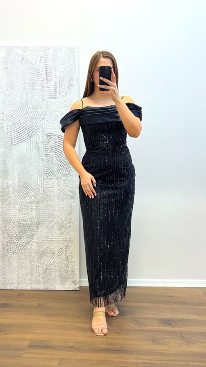 فستان سهرة أسود مطرز بأشرطة