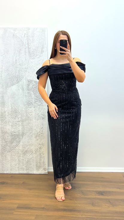 فستان سهرة أسود مطرز بأشرطة