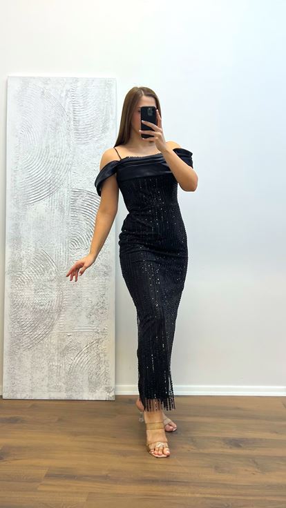 فستان سهرة أسود مطرز بأشرطة