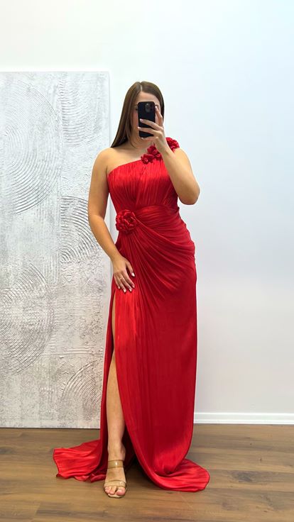 Rotes One-Shoulder-Abendkleid mit Blumendetail in Übergröße
