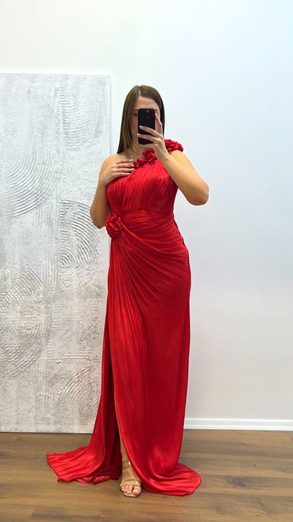Rotes One-Shoulder-Abendkleid mit Blumendetail in Übergröße