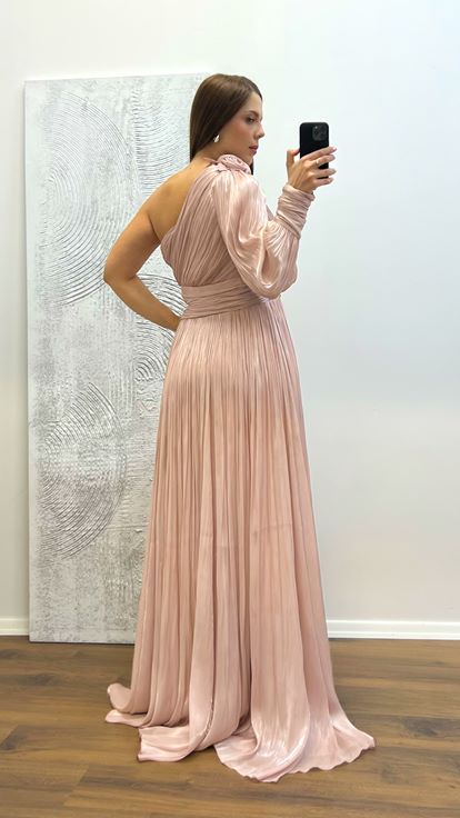 فستان سهرة من الشيفون ذو كم واحد مطوي بالإضافة إلى حجم مسحوق