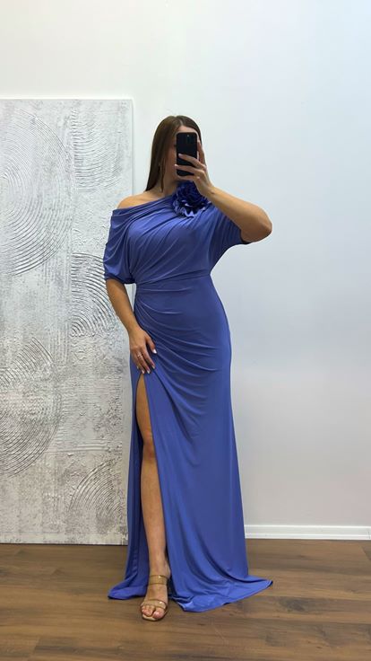 Vestido de noche de talla grande con detalle de flores lila