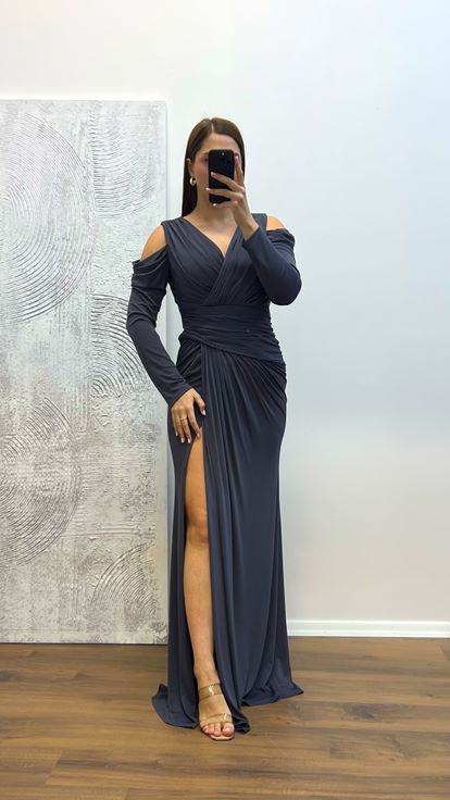 Abito da sera taglie forti con scollo a V e drappeggio color antracite