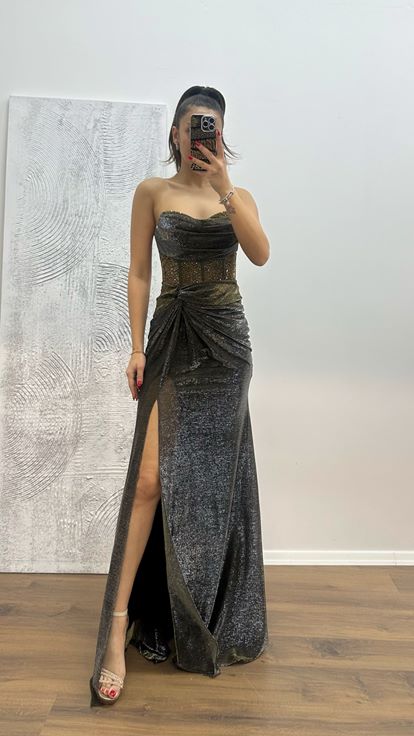 Siyah Gold Straplez İşlemeli Abiye Elbise