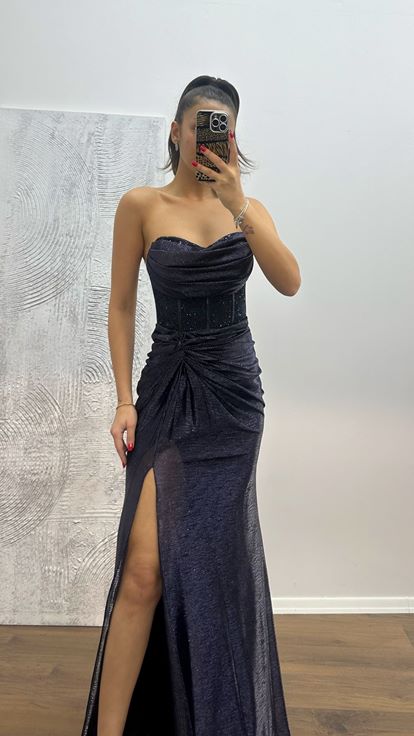 Robe de soirée brodée sans bretelles bleu marine