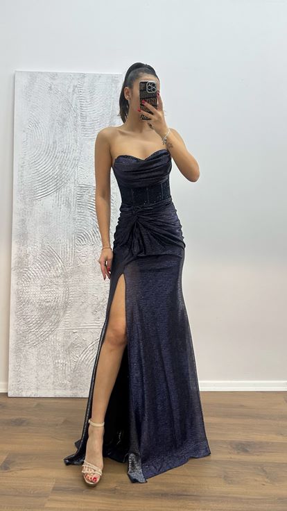 Robe de soirée brodée sans bretelles bleu marine