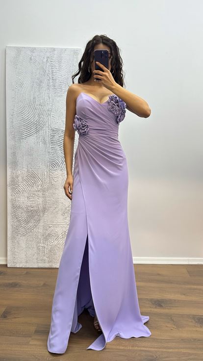 Abito da sera con dettagli floreali senza spalline Lila