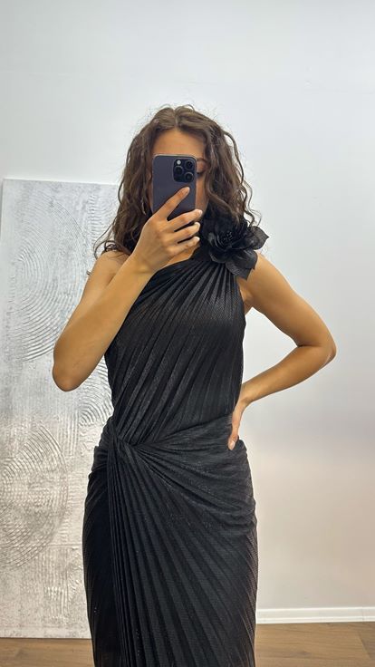 Siyah Tek Omuz Piliseli Abiye Elbise