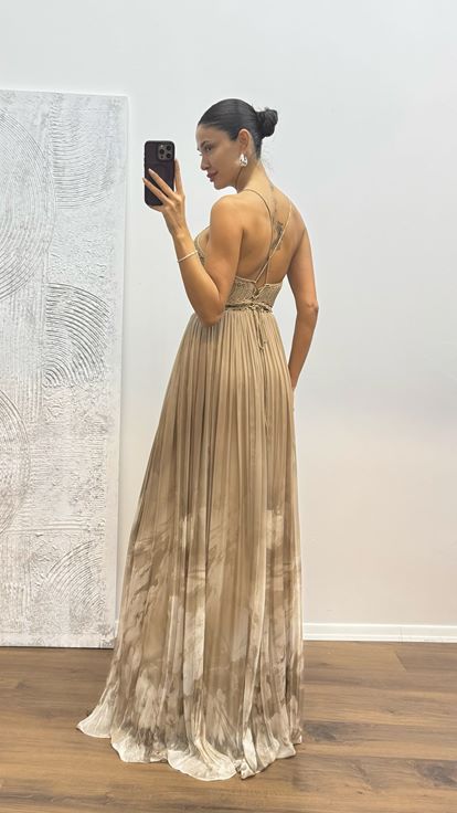 Abito da sera in maglia con spalline sottili color visone