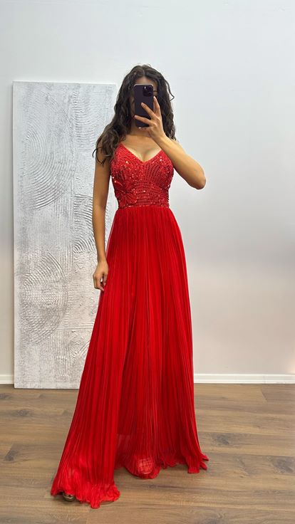 Abito da sera in chiffon lavorato a maglia con cinturino in corda rossa