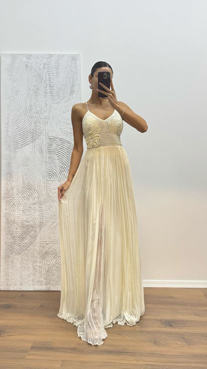 Abito da sera in chiffon lavorato a maglia con cinturino in corda d'osso