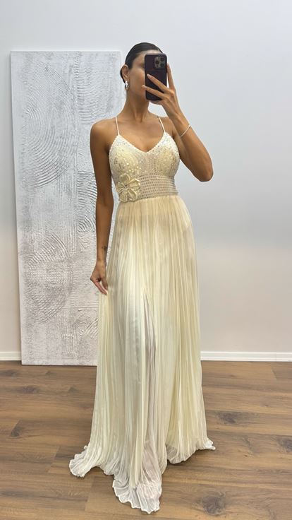 Abito da sera in chiffon lavorato a maglia con cinturino in corda d'osso