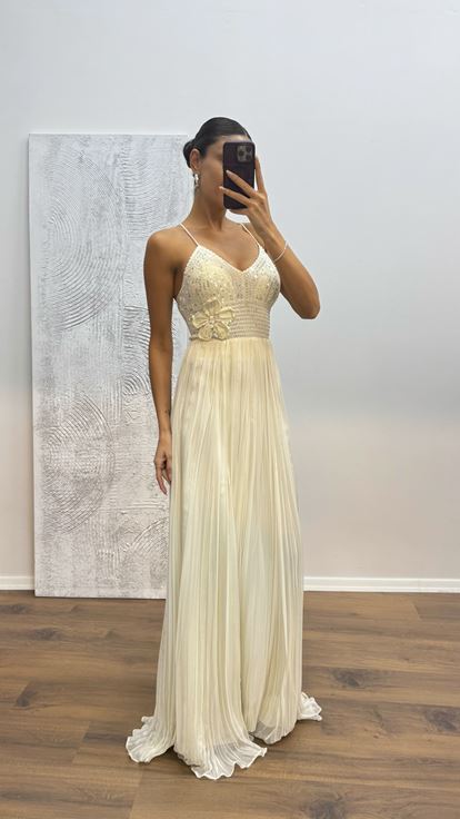 Abito da sera in chiffon lavorato a maglia con cinturino in corda d'osso
