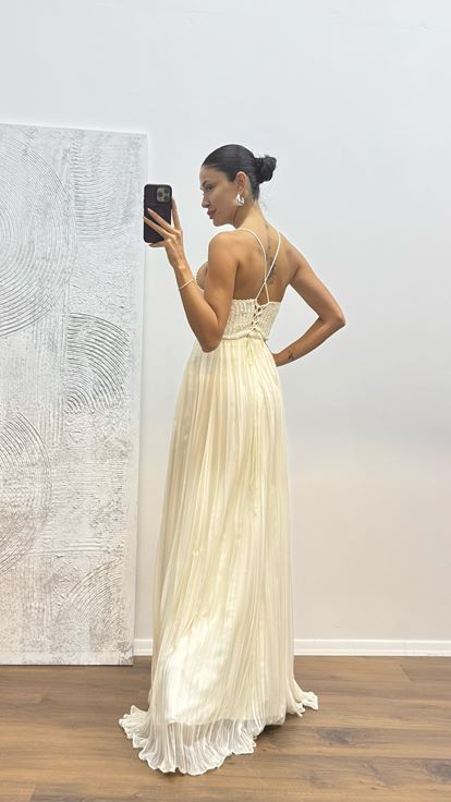 Abito da sera in chiffon lavorato a maglia con cinturino in corda d'osso