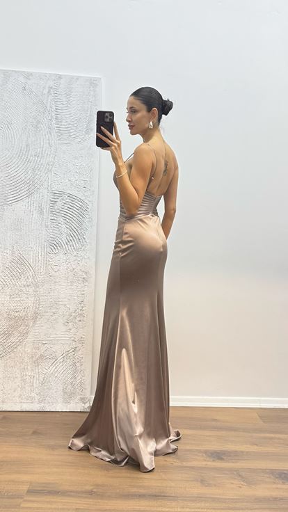 Robe de soirée en vison avec bretelles en corde et détails à la taille