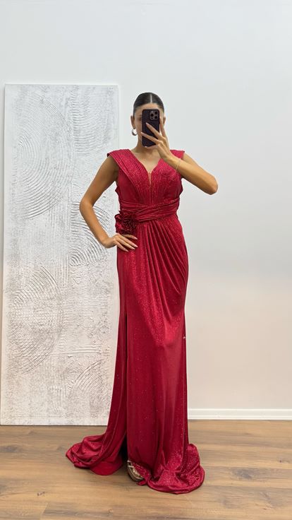 Abito da sera glitter con cinturino rosso