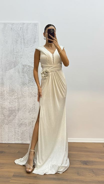 Abito da sera glitter con cinturino bianco