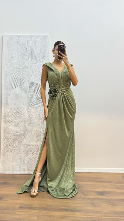 Abito da sera glitter con cinturino verde