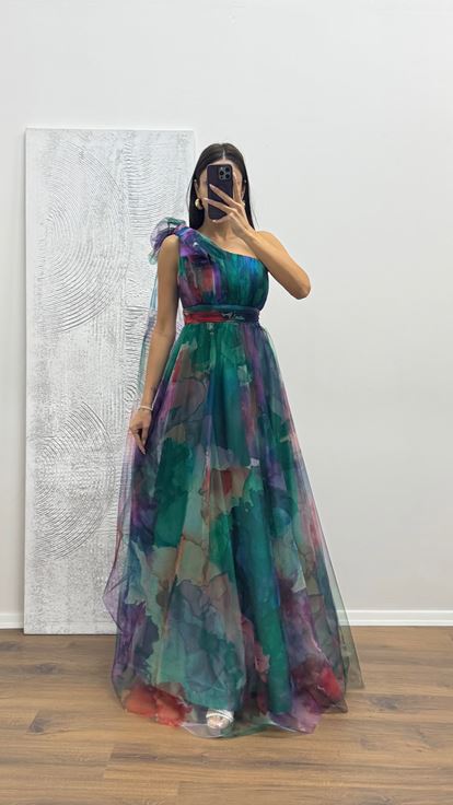 Grünes One-Shoulder-Abendkleid aus Tüll