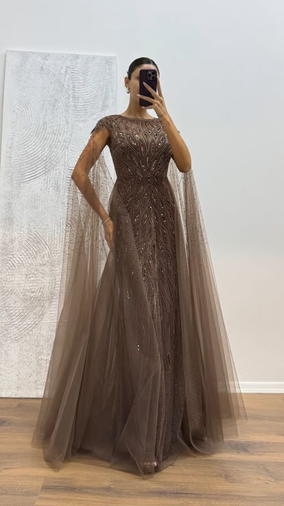 Robe de soirée brodée en tulle marron