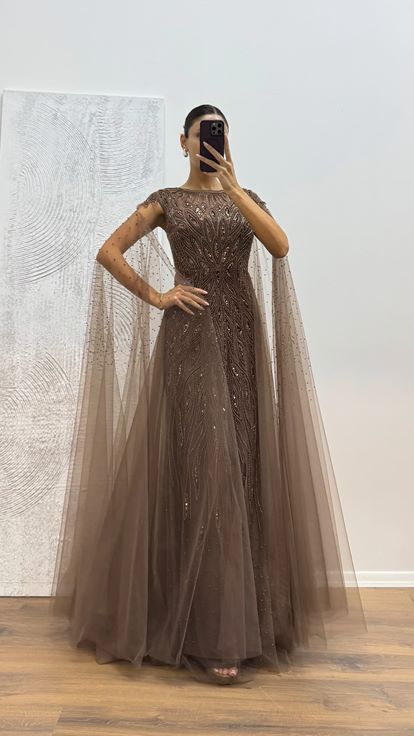 Robe de soirée brodée en tulle marron