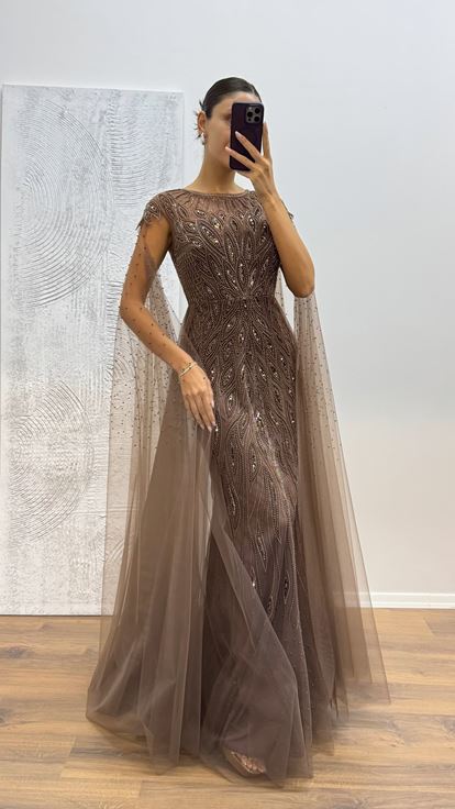 Robe de soirée brodée en tulle marron