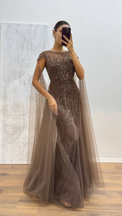 Robe de soirée brodée en tulle marron