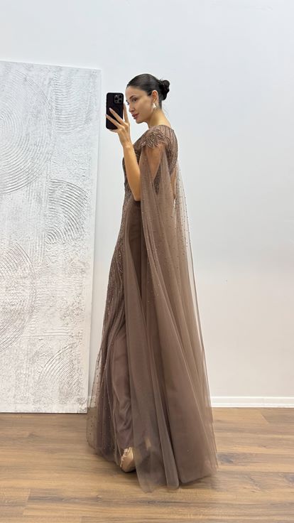 Robe de soirée brodée en tulle marron