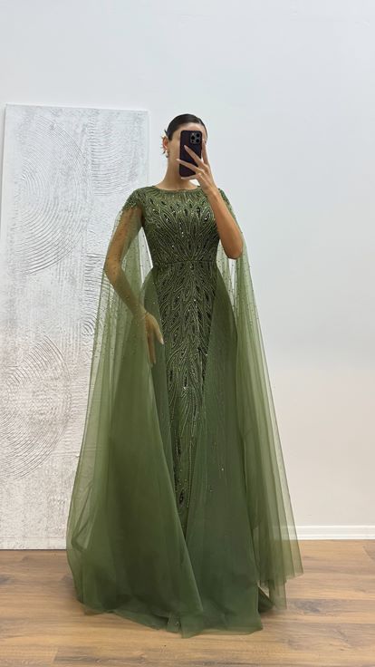 Robe de soirée brodée en tulle kaki